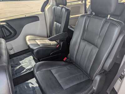 2016 Chrysler Town & Country, $14997. Photo 10