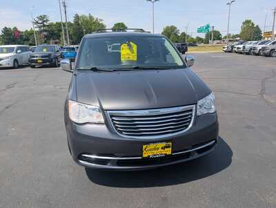 2016 Chrysler Town & Country, $14997. Photo 3