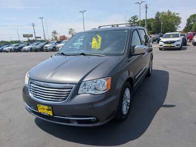 2016 Chrysler Town & Country, $14997. Photo 4