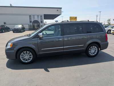 2016 Chrysler Town & Country, $14997. Photo 5