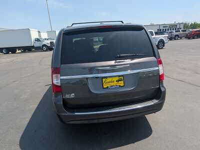 2016 Chrysler Town & Country, $14997. Photo 7