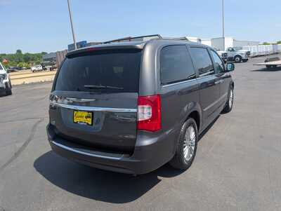 2016 Chrysler Town & Country, $14997. Photo 8