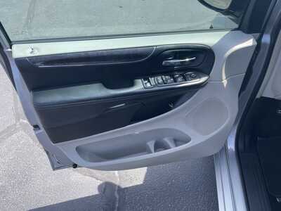2016 Chrysler Town & Country, $12985. Photo 11