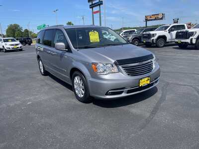 2016 Chrysler Town & Country, $12985. Photo 2