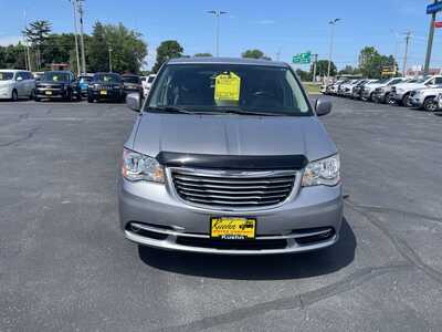 2016 Chrysler Town & Country, $12985. Photo 3