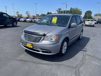 2016 Chrysler Town & Country, $12985. Photo 4