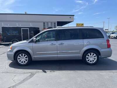 2016 Chrysler Town & Country, $12985. Photo 5