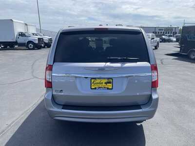 2016 Chrysler Town & Country, $12985. Photo 7