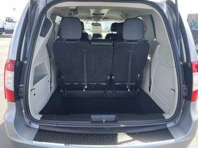 2016 Chrysler Town & Country, $12985. Photo 9