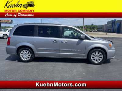 2016 Chrysler Town & Country, $12985. Photo 1