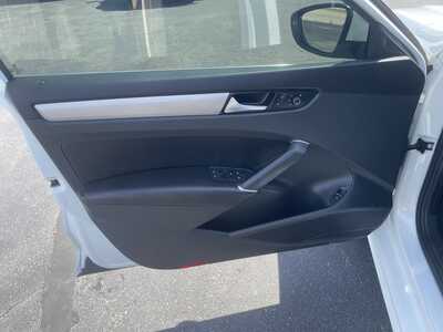 2022 Volkswagen Passat, $17993. Photo 11