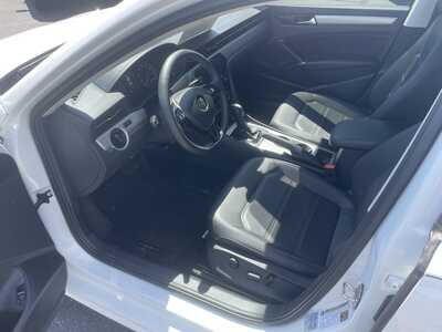 2022 Volkswagen Passat, $17993. Photo 12