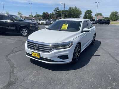 2022 Volkswagen Passat, $17993. Photo 4
