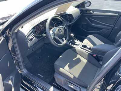 2019 Volkswagen Jetta, $12983. Photo 12