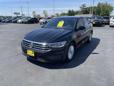 2019 Volkswagen Jetta, $12983. Photo 4