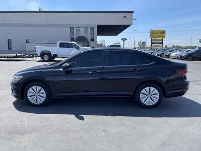 2019 Volkswagen Jetta, $12983. Photo 5