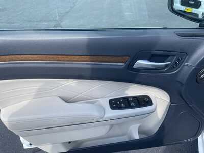2015 Chrysler 300, $9995. Photo 12