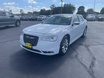2015 Chrysler 300, $9995. Photo 5
