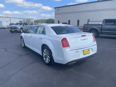 2015 Chrysler 300, $9995. Photo 6