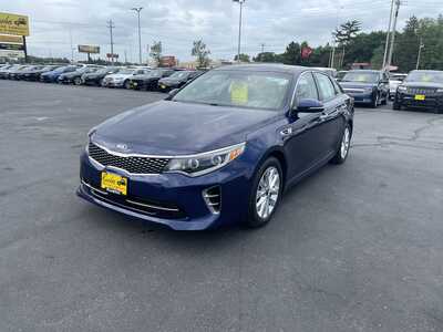 2017 Kia Optima, $16977. Photo 4