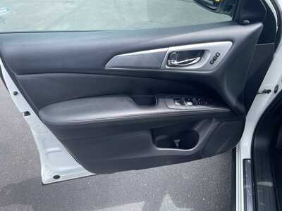 2018 Nissan Pathfinder, $15987. Photo 12