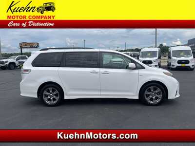 2019 Toyota Sienna, $24495. Photo 1