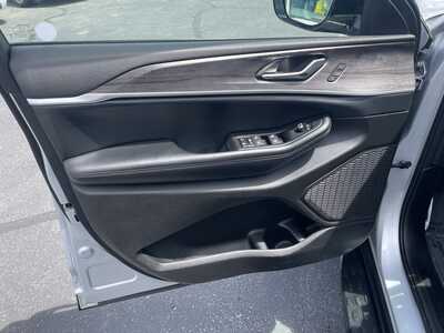 2024 Jeep Grand Cherokee, $32977. Photo 11