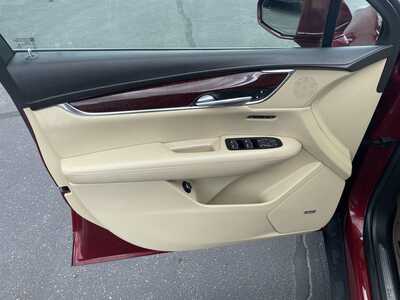 2017 Cadillac XT5, $17495. Photo 11