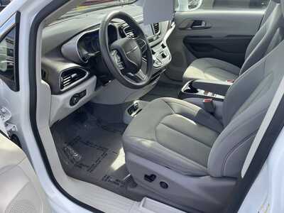2018 Chrysler Pacifica, $14900. Photo 11