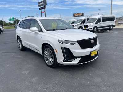 2020 Cadillac XT6, $21900. Photo 2