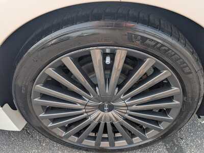 2018 Lincoln MKZ, $20975. Photo 9