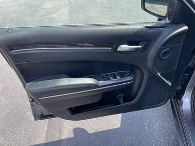 2015 Chrysler 300, $14927. Photo 11