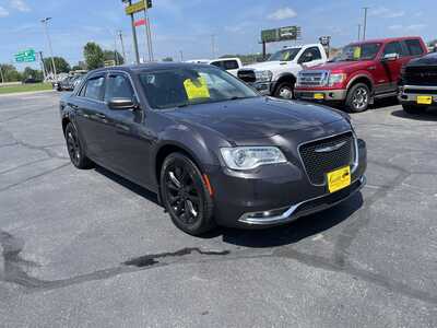 2015 Chrysler 300, $14927. Photo 2