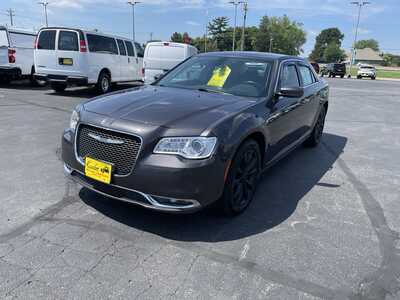 2015 Chrysler 300, $14927. Photo 4