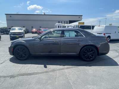 2015 Chrysler 300, $14927. Photo 5