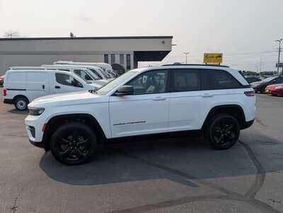 2023 Jeep Grand Cherokee, $28997. Photo 5