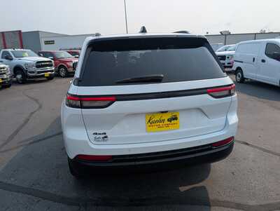 2023 Jeep Grand Cherokee, $28997. Photo 7