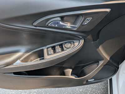 2017 Chevrolet Malibu, $9995. Photo 10