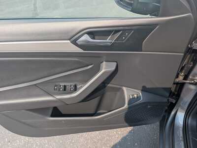2020 Volkswagen Jetta, $16927. Photo 10