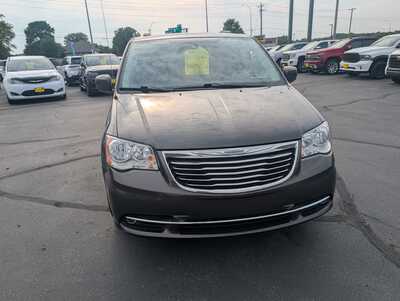 2016 Chrysler Town & Country, $14987. Photo 3