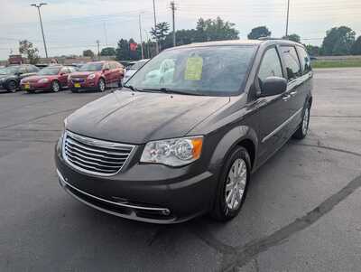 2016 Chrysler Town & Country, $14987. Photo 4