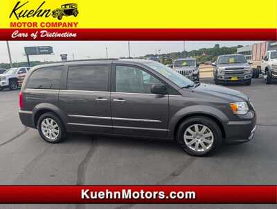 2016 Chrysler Town & Country, $14987. Photo 1