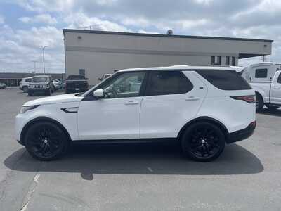 2017 Land Rover Discovery, $16900. Photo 5