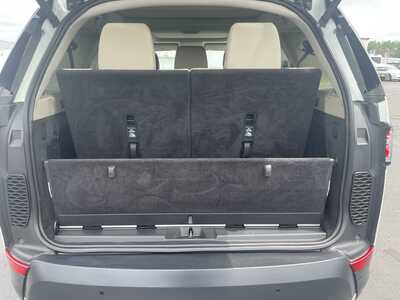 2017 Land Rover Discovery, $16900. Photo 9
