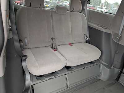 2015 Toyota Sienna, $31937. Photo 10