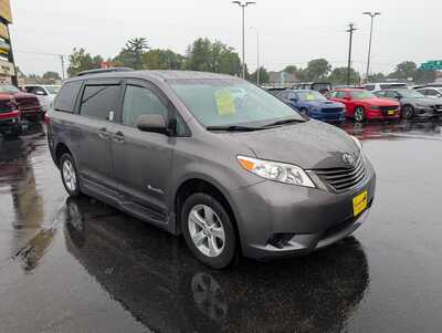 2015 Toyota Sienna, $31937. Photo 2