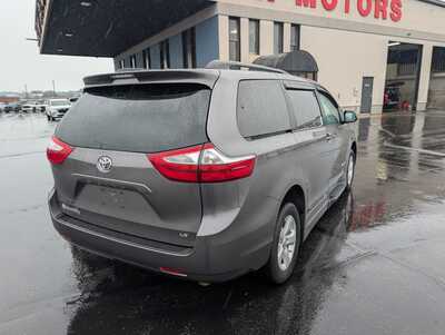 2015 Toyota Sienna, $31937. Photo 8