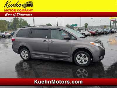 2015 Toyota Sienna, $31937. Photo 1