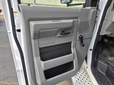 2021 Ford E-Series Cutaway, $23985. Photo 10