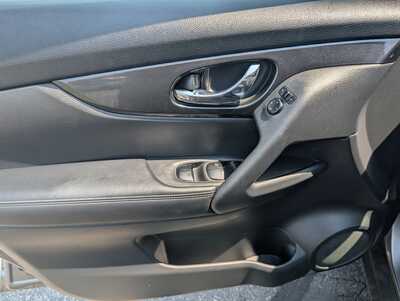 2018 Nissan Rogue, $13977. Photo 10